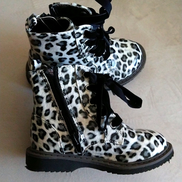 CHEROKEE TODDLER LEOPARD PRINT ANKLE BOOTS - Picture 3 of 7